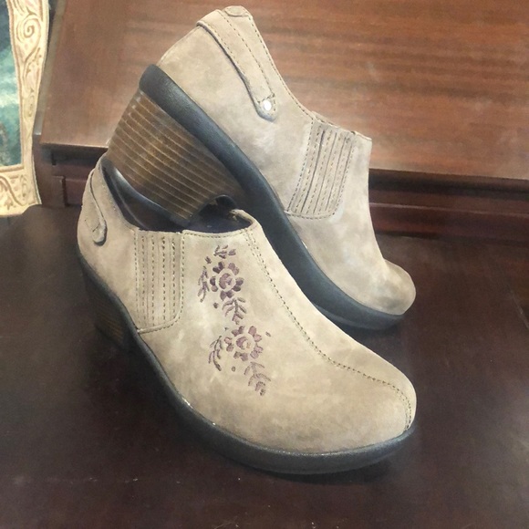 Klogs - Picture 2 of 8